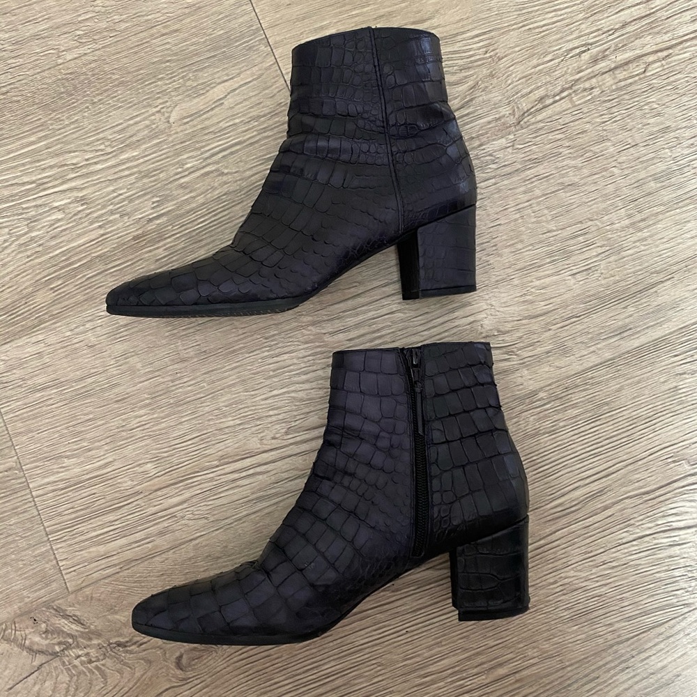 Stuart Weitzman  booties